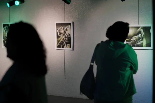 İzmir'de Sanat ve Hayal Gücü: 'Hatırla! Kimsin?' Sergisi Kap...