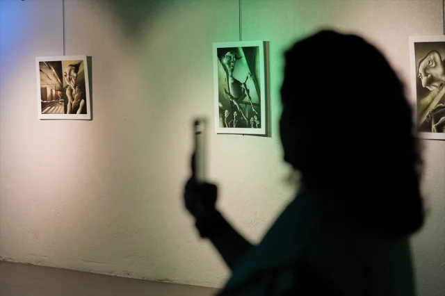 İzmir'de Sanat ve Hayal Gücü: 'Hatırla! Kimsin?' Sergisi Kapılarını Açtı