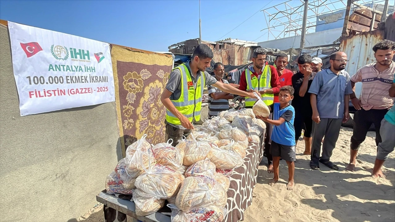 İHH Antalya'dan Gazze İçin Şaşırtıcı Ekmek Yardımı
