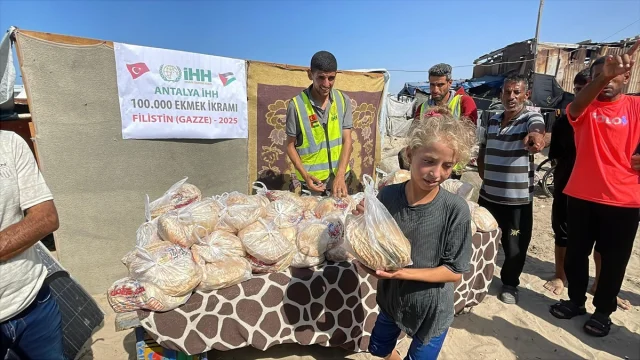 İHH Antalya'dan Gazze İçin Şaşırtıcı Ekmek Yardımı
