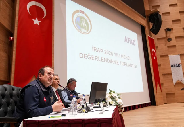 İzmir'de Anma Töreni ve Deprem Sonrası Çarpıcı Gelişmeler