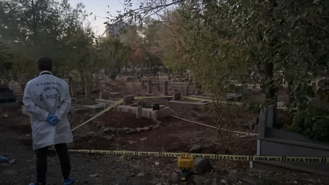 Mezarlıkta Bulunan Bebek Cesedi Şanlıurfa'yı Şoke Etti