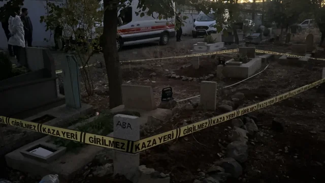Mezarlıkta Bulunan Bebek Cesedi Şanlıurfa'yı Şoke Etti