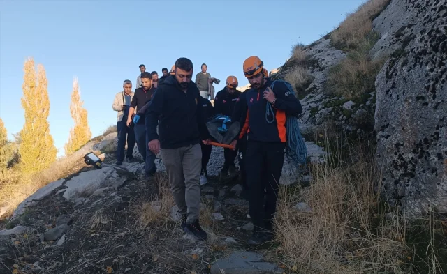 Van Kalesi'nde Macera Arayan Gezgin İçin Tehlike Çanları Çaldı