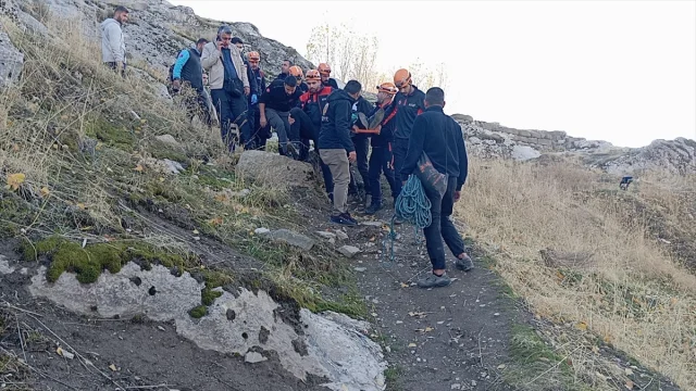 Van Kalesi'nde Macera Arayan Gezgin İçin Tehlike Çanları Çaldı