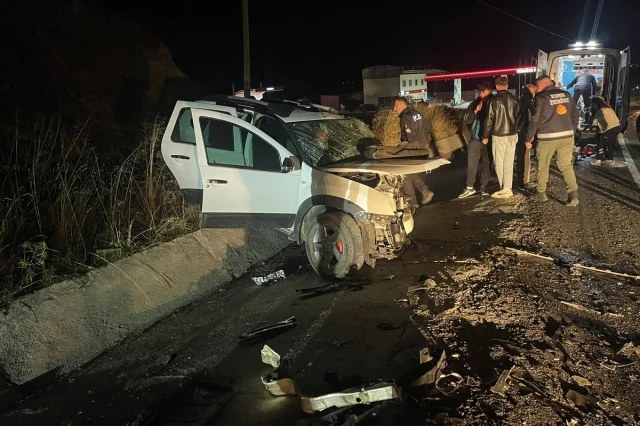 Uşak'ta Feci Kaza: Araçlar Çarpıştı, Karı Koca Hayatını Kaybetti