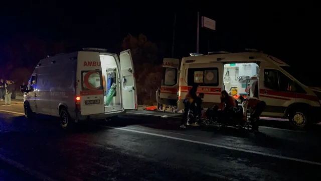 Uşak'ta Feci Kaza: Araçlar Çarpıştı, Karı Koca Hayatını Kaybetti