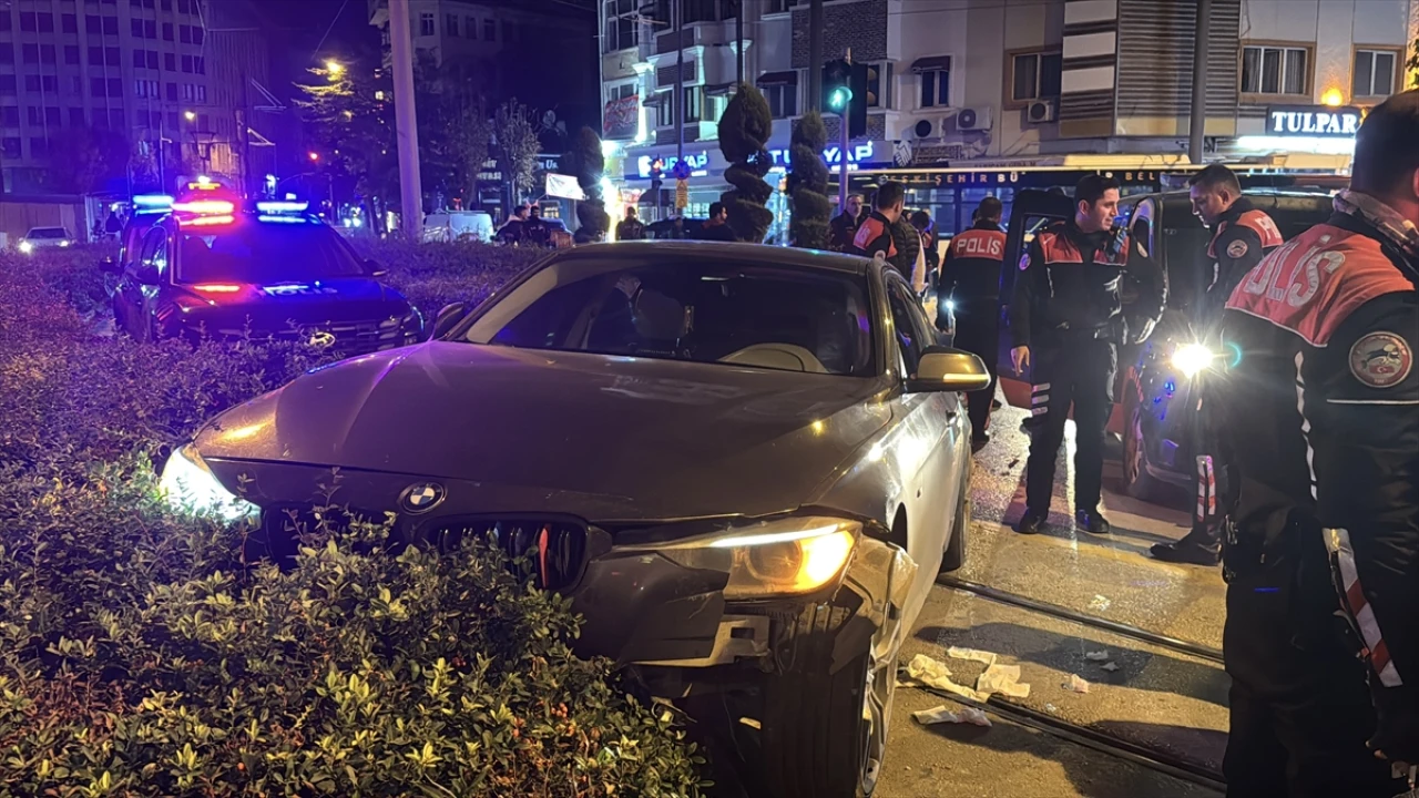 Eskişehir'de Kovalamaca Kazayla Sonlandı Ehliyetsiz Sürücü Yakalandı