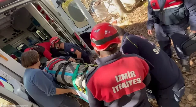 İzmir'de kuyudaki zorlu kurtarma operasyonu: 80 yaşındaki ad...