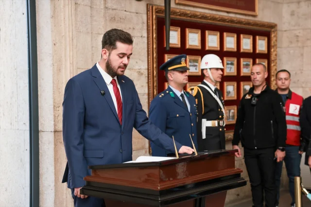 Genç Kızılay'ın Anıtkabir Ziyaretinde Duygu Dolu Anlar