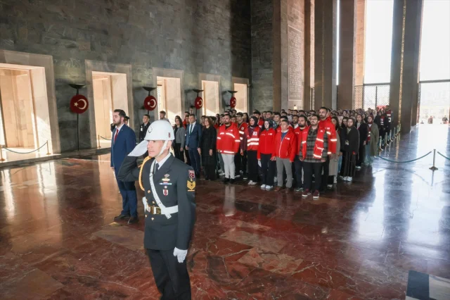 Genç Kızılay'ın Anıtkabir Ziyaretinde Duygu Dolu Anlar