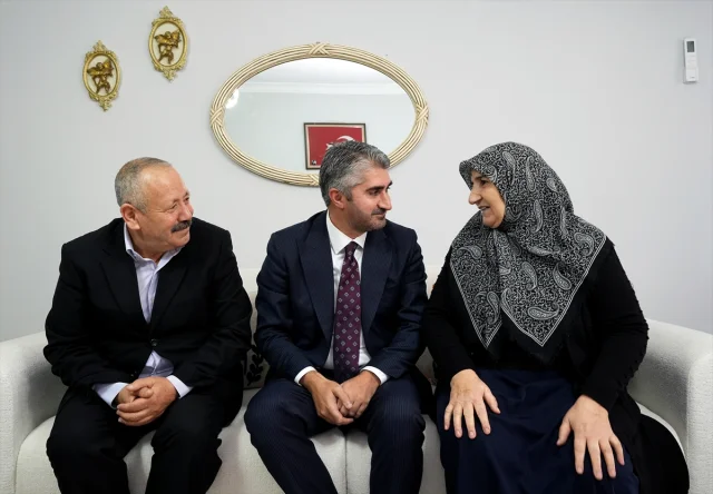 Tarıkdaroğlu'ndan İzmir'de Duygusal Ziyaret: Şehit Ailesine...