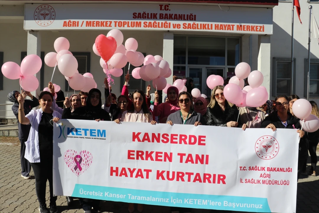 Ağrı'da Kadın Sağlıkçılardan Kanser Farkındalığı İçin Yürüyüş