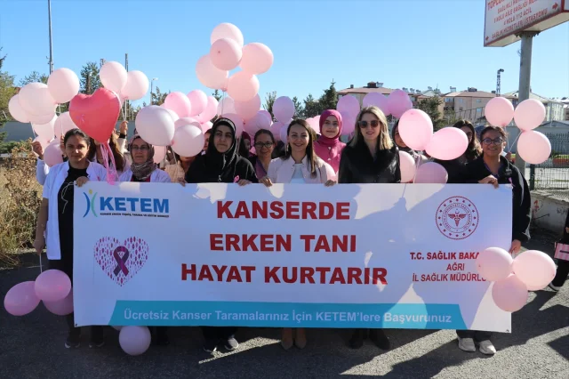 Ağrı'da Kadın Sağlıkçılardan Kanser Farkındalığı İçin Yürüyüş