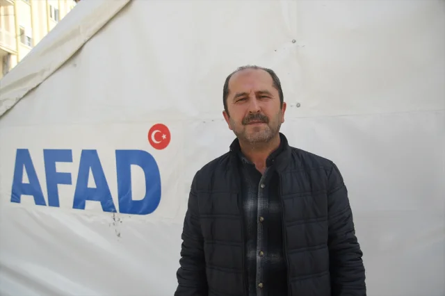 Sındırgı'da Cuma Namazı Çadır Mescitte Kılındı