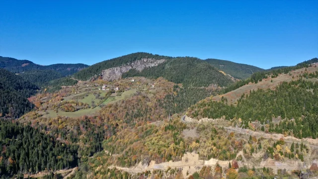 Giresun'un Dereli ilçesinde sonbaharın büyüleyici renkleri