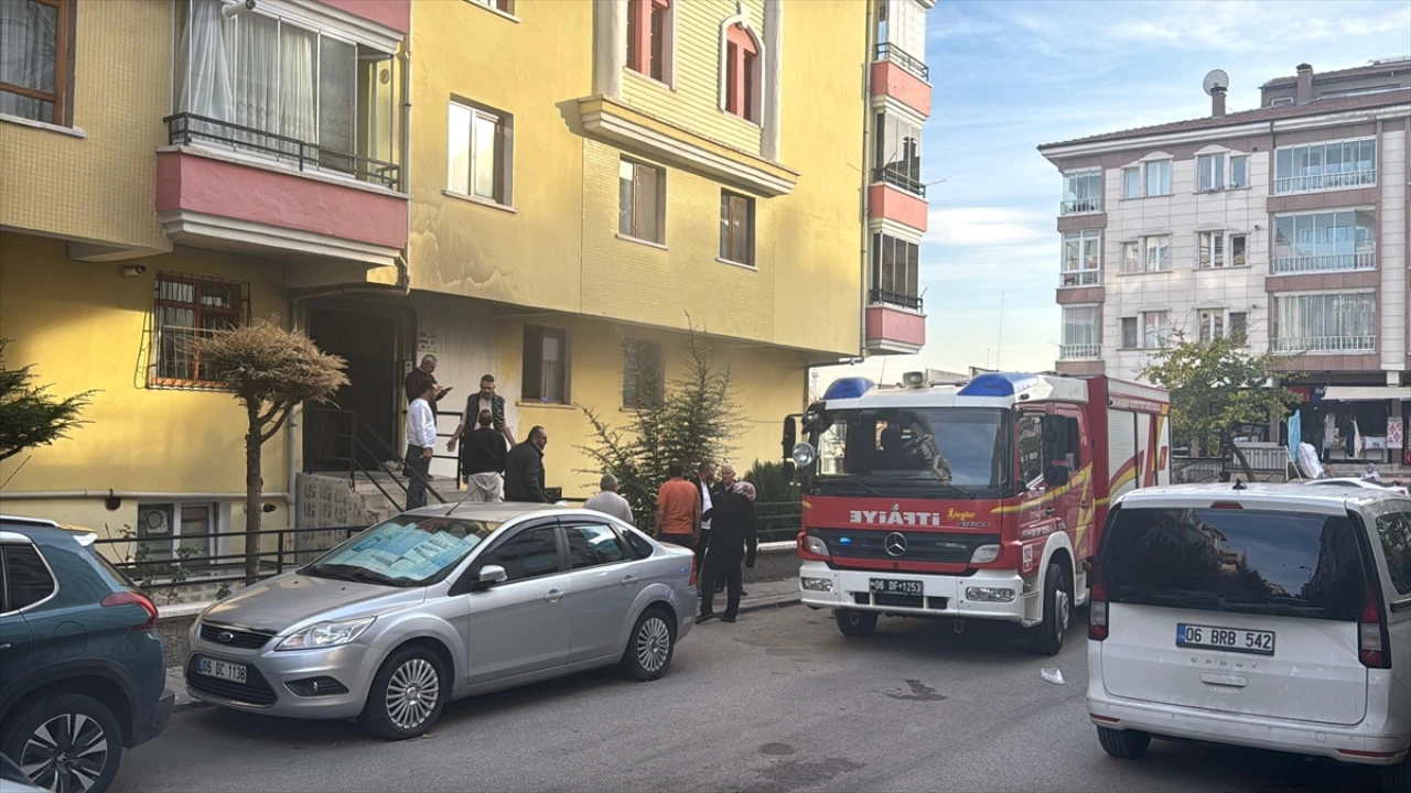 Ankara'da bir apartman dairesindeki yangın mahalleyi ayağa kaldırdı