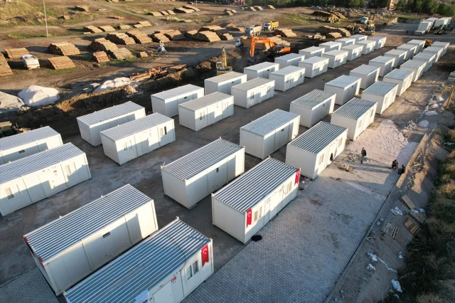 Sındırgı'da Deprem Sonrası Yaşam: Kesintisiz Konteyner Kent Kurulumu