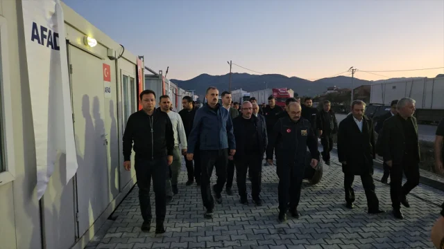 Sındırgı'da Deprem Sonrası Yaşam: Kesintisiz Konteyner Kent Kurulumu