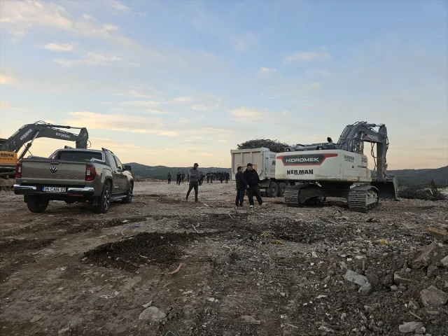 Sındırgı'da Deprem Sonrası Yaşam: Kesintisiz Konteyner Kent Kurulumu