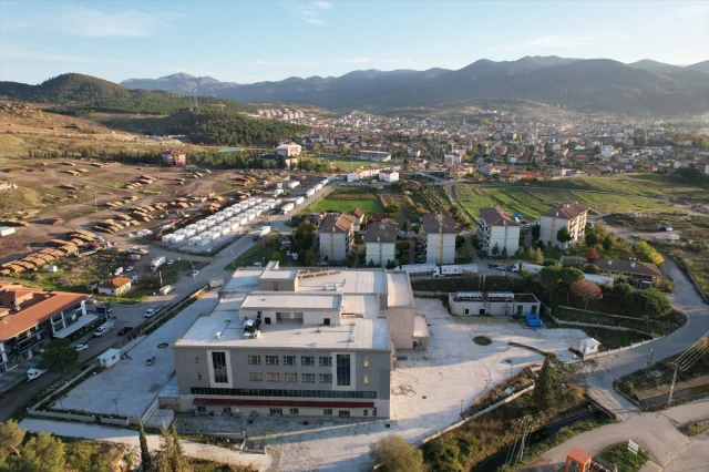 Sındırgı'da Deprem Sonrası Yaşam: Kesintisiz Konteyner Kent Kurulumu