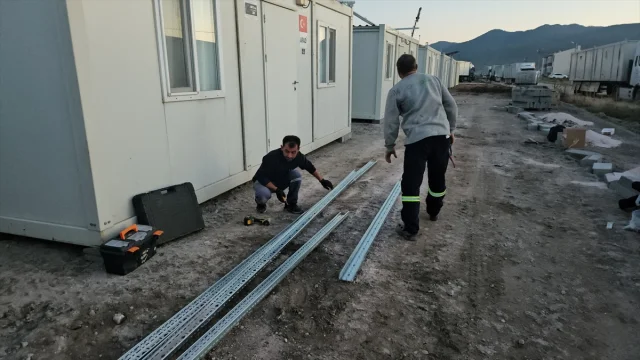 Sındırgı'da Deprem Sonrası Yaşam: Kesintisiz Konteyner Kent Kurulumu