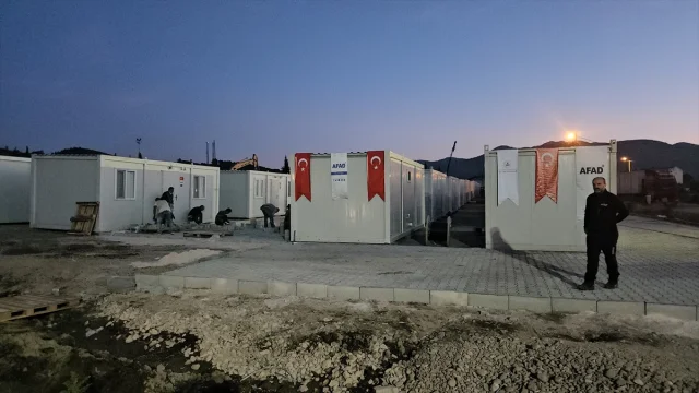 Sındırgı'da Deprem Sonrası Yaşam: Kesintisiz Konteyner Kent Kurulumu