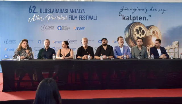 Altın Portakal'da Duygu Dolu Gece: "Parçalı Yıllar" Filmi Etkiledi