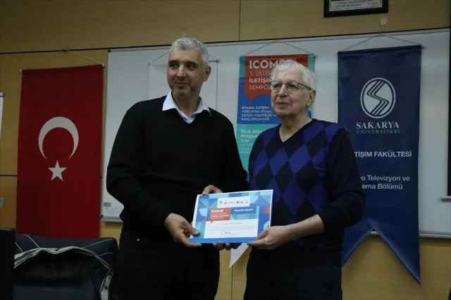 Sakarya Üniversitesi'nde dijital bağımlılık gündemi
