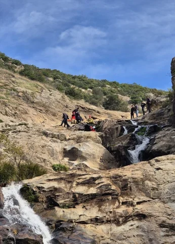 Balıkesir'de Kayalıklarda Mahsur Kalanlar Kurtarıldı Yerinde Müthiş Operasyon
