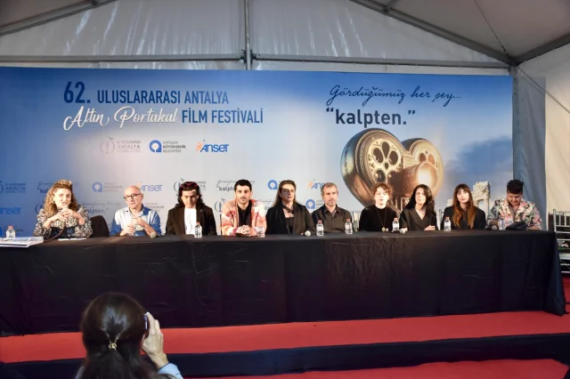 Antalya Altın Portakal Film Festivali'nde "En Güzel Cenaze Şarkıları" Fırtınası