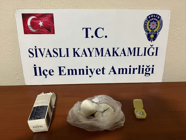 Uşak'ta Geniş Kapsamlı Uyuşturucu Operasyonları: 8 Kişi Tutu...