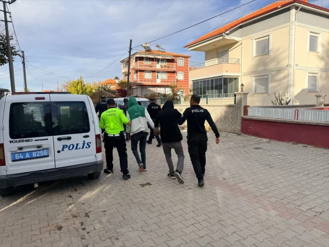 Uşak'ta Geniş Kapsamlı Uyuşturucu Operasyonları: 8 Kişi Tutuklandı