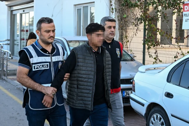 Adana'da Parkta Bıçaklı Saldırı: 3 Öğrenci Yaralandı, 1 Zanlı Tutuklandı