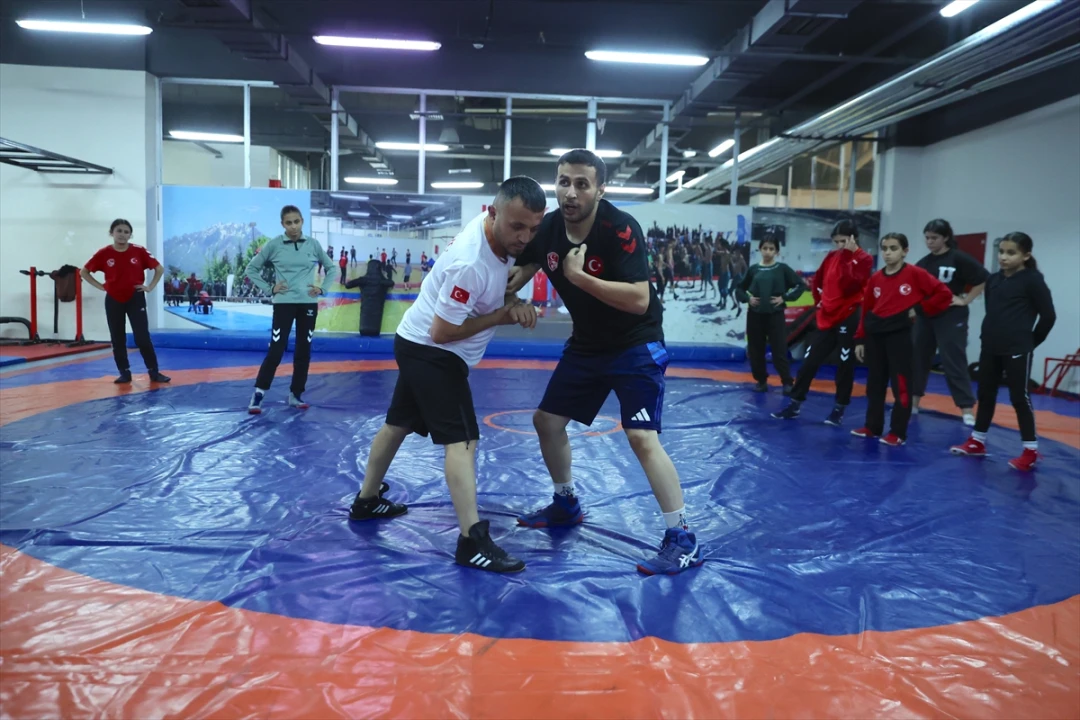 Hakkarili Güreşçilerin Başarıları Kenti Gururlandırıyor