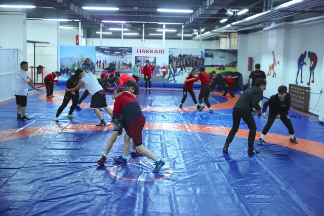 Hakkarili Güreşçilerin Başarıları Kenti Gururlandırıyor