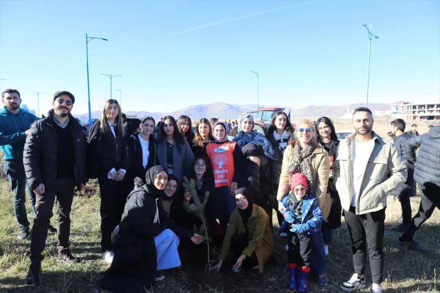 Ardahan Üniversitesi'nde Fidan Dikim Etkinliği Oksijen İçin Umut Oldu
