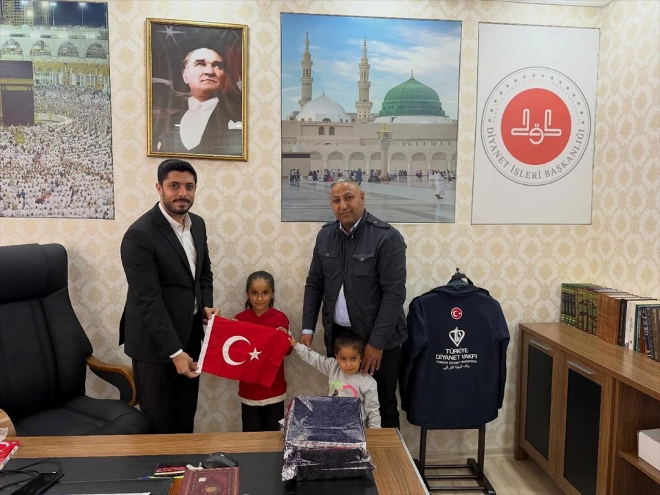 Kız Kardeşlerin Bayrak Sevgisi Sosyal Medyayı Salladı