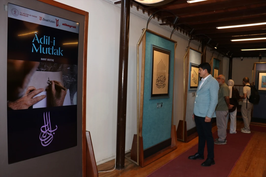 "Adil-i Mutlak" sergisi Antalya'da sanatseverlerle buluştu