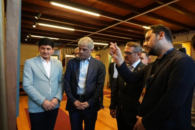 "Adil-i Mutlak" sergisi Antalya'da sanatseverlerle buluştu