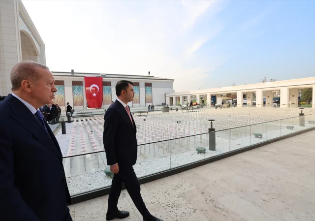 Cumhurbaşkanı Erdoğan'dan İstanbul'da Sanat Ziyareti