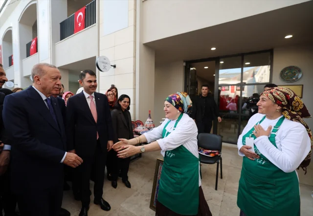 Cumhurbaşkanı Erdoğan'dan İstanbul'da Sanat Ziyareti