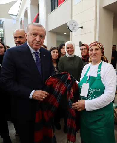 Cumhurbaşkanı Erdoğan'dan İstanbul'da Sanat Ziyareti