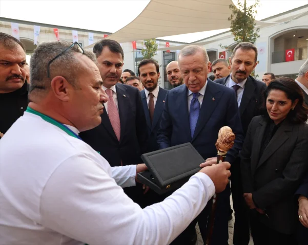 Cumhurbaşkanı Erdoğan'dan İstanbul'da Sanat Ziyareti