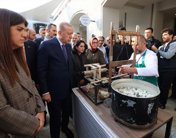 Cumhurbaşkanı Erdoğan'dan İstanbul'da Sanat Ziyareti