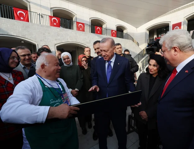 Cumhurbaşkanı Erdoğan'dan İstanbul'da Sanat Ziyareti