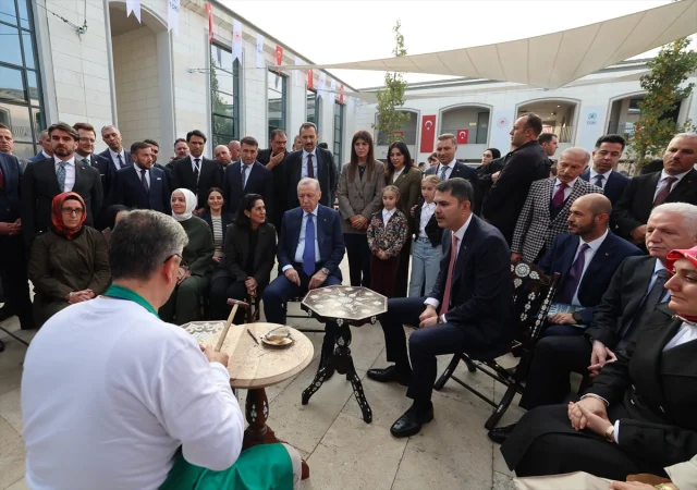 Cumhurbaşkanı Erdoğan'dan İstanbul'da Sanat Ziyareti