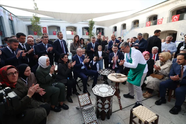 Cumhurbaşkanı Erdoğan'dan İstanbul'da Sanat Ziyareti