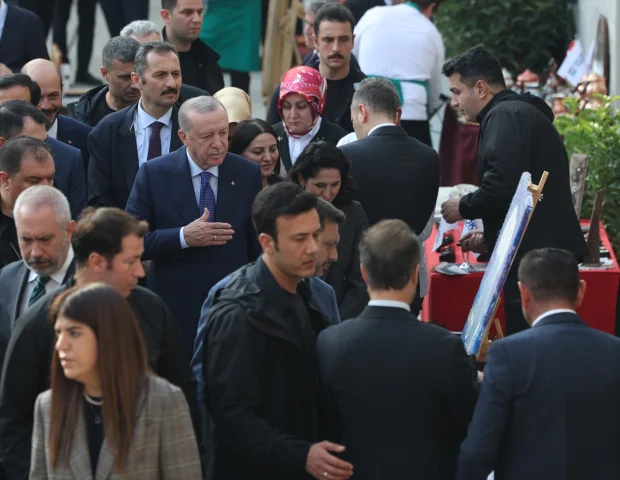 Cumhurbaşkanı Erdoğan'dan İstanbul'da Sanat Ziyareti