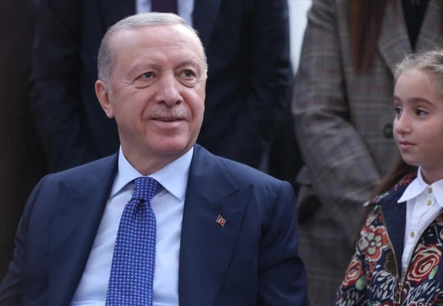 Cumhurbaşkanı Erdoğan'dan İstanbul'da Sanat Ziyareti